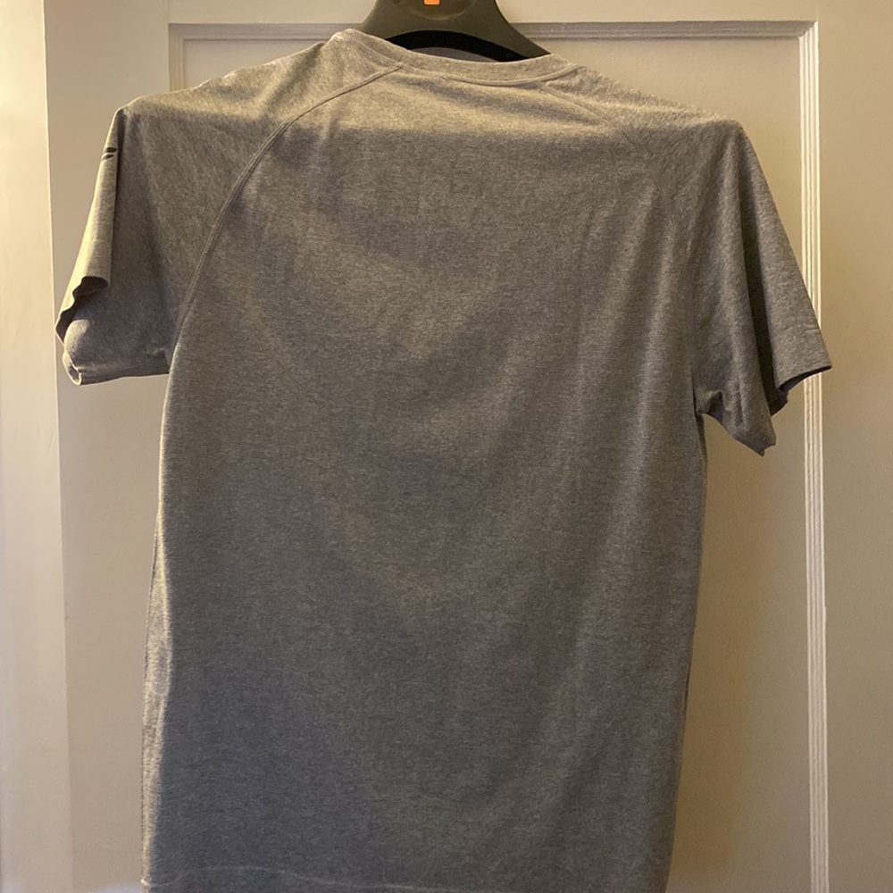 Fabletics t-shirt - Picture 2 of 2